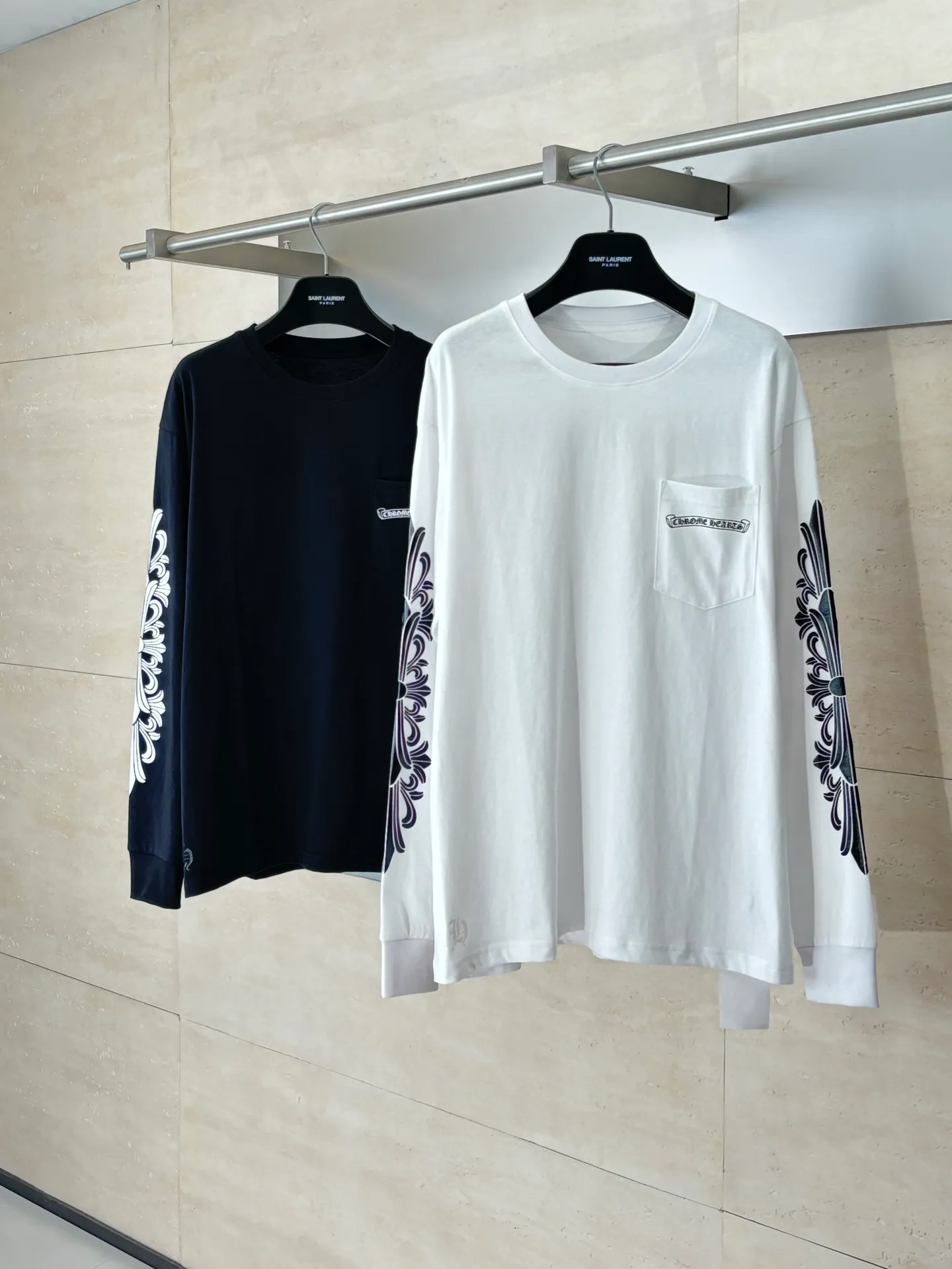 P310 Chrome Heart*/Chrome Heart CH/Aspen Graffiti limited long sleeves. The fabric is made of 26-woven 220g cotton. The printing is ink printing. Customized accessories Size: S/M/L